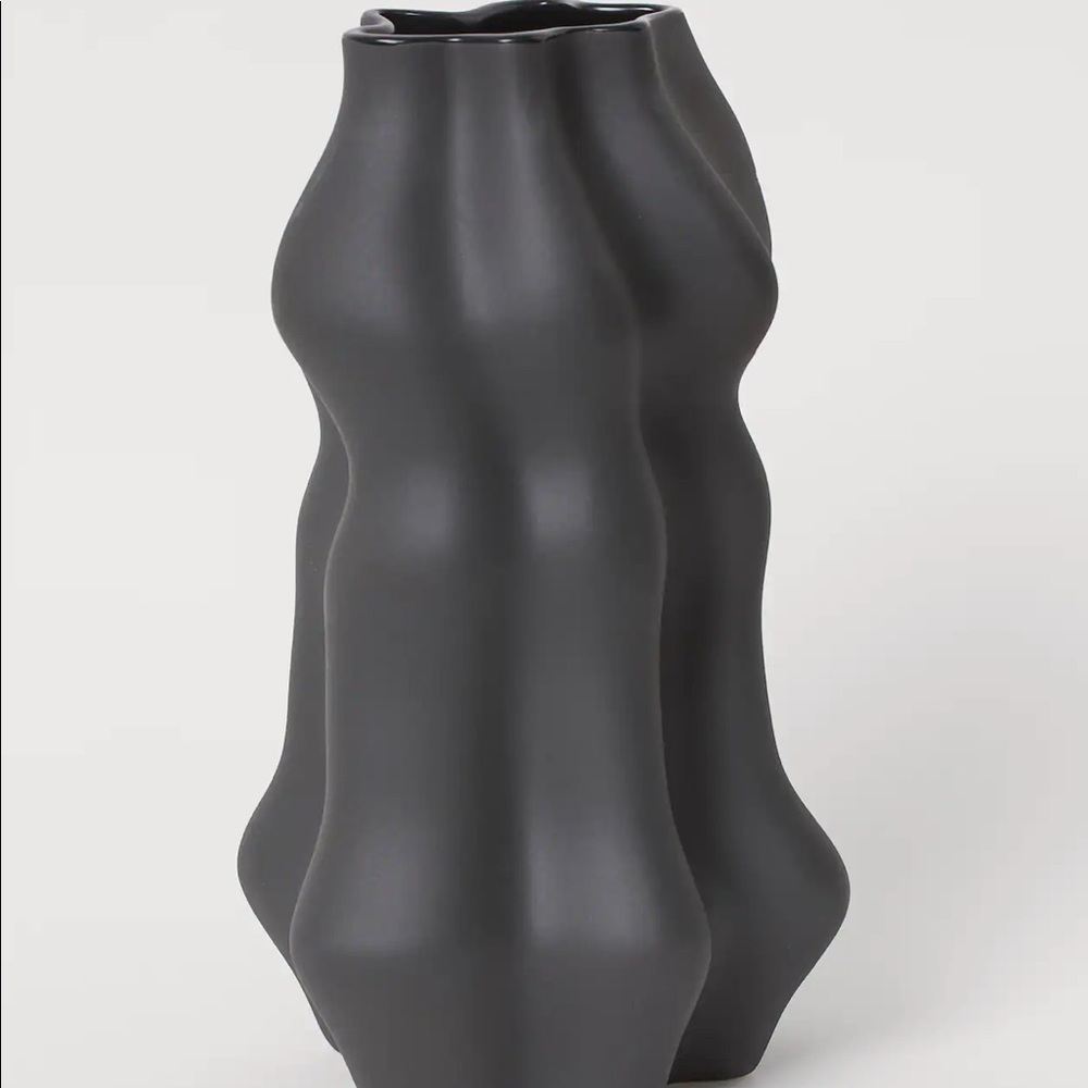 BLOGGER FAVORITE 🔥 H&M Large Black Stoneware Vase